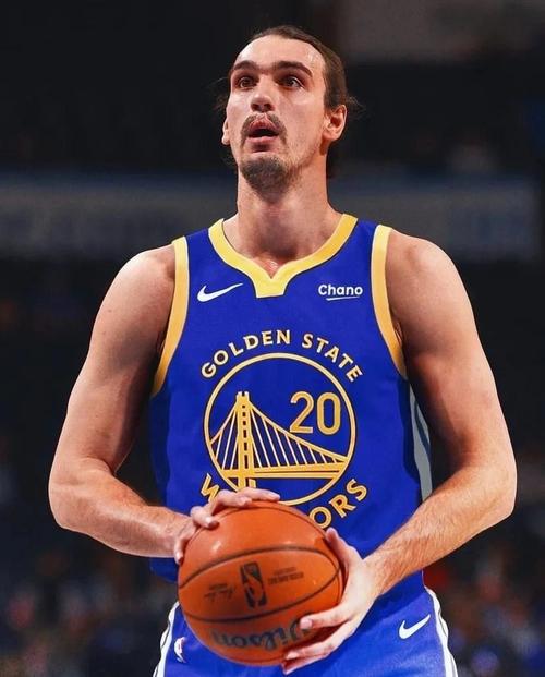 西甲第30輪塞爾塔1-2皇家馬德裏 本澤馬點球梅開二度.