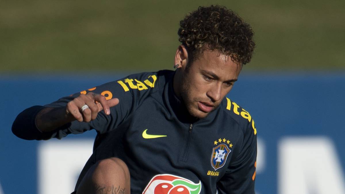 外网球迷：曼联让伊兰加踢得像梅西，1000万卖他8500万买安东尼.